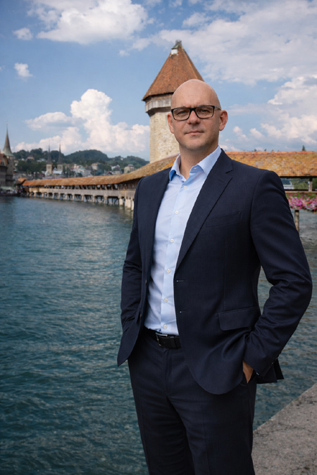 Boris Milo IT Führungskraft Schweiz vor HCLTech Zürich Standort , Meeting in Luzern