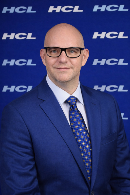 HCLTech Switzerland HCL Schweiz , IT-Manager Boris Milo im Anzug, für HCL Technologies HCLTech Switzeland